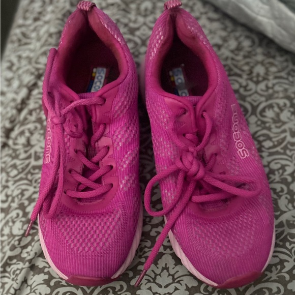 Socone Running Shoes - Women's Hot Pink - Picture 2 of 7